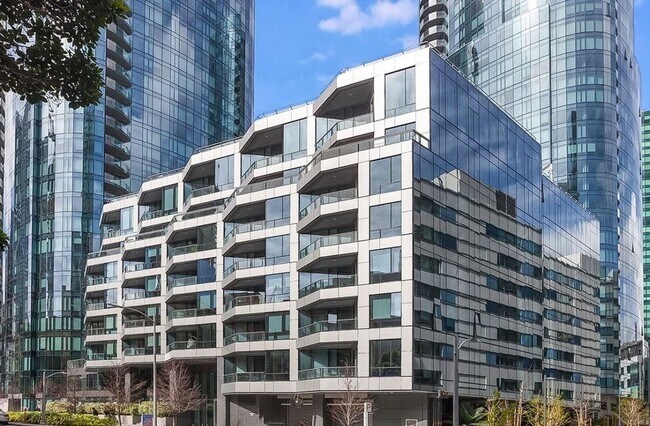 Building Photo - Fantastic Penthouse w/ Balcony and one car valet - 1BR/1 Office/1.5BA - Lumina / SOMA