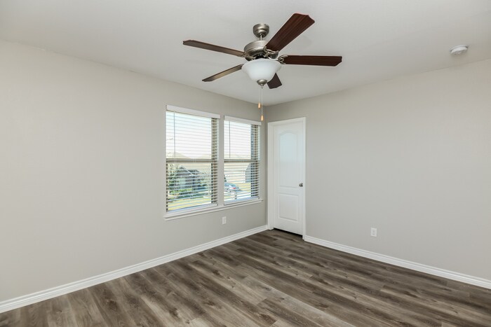 Building Photo - 8748 Maple Ridge Trail