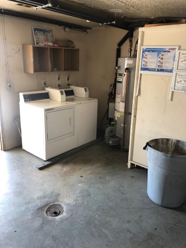 Community Laundry Room - 14106 Delano St