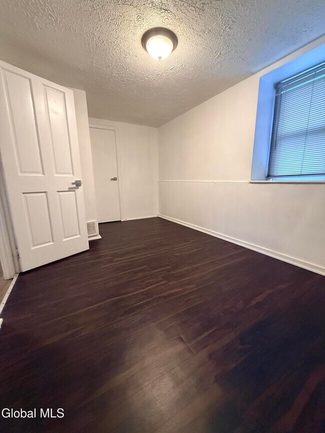 Building Photo - 1126 Broadway