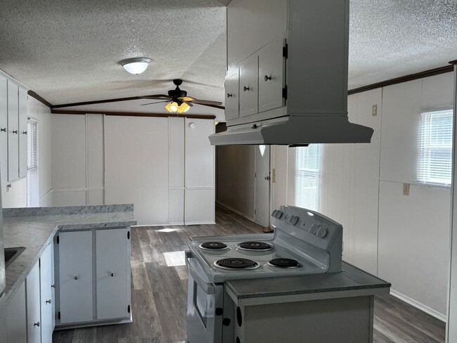 Building Photo - Three Bedroom Single Wide Home in Troutman