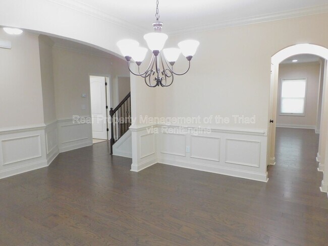 Building Photo - 4517 Gunnersbury Ln