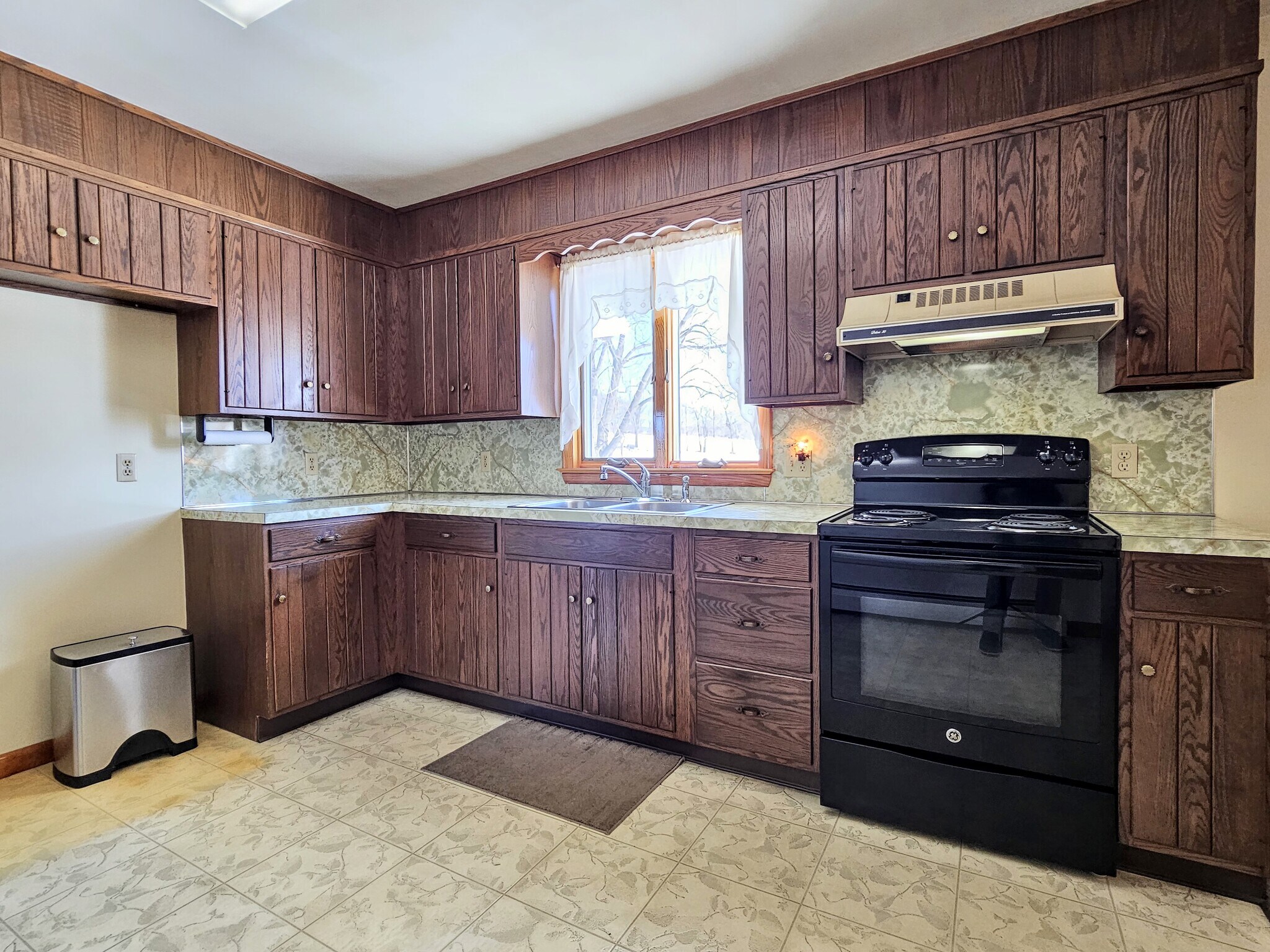 Building Photo - 8409 Lancaster Ave