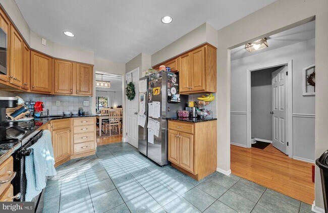 Building Photo - 301 Cherokee Cir