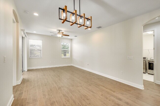 Building Photo - Loren Cove Villa