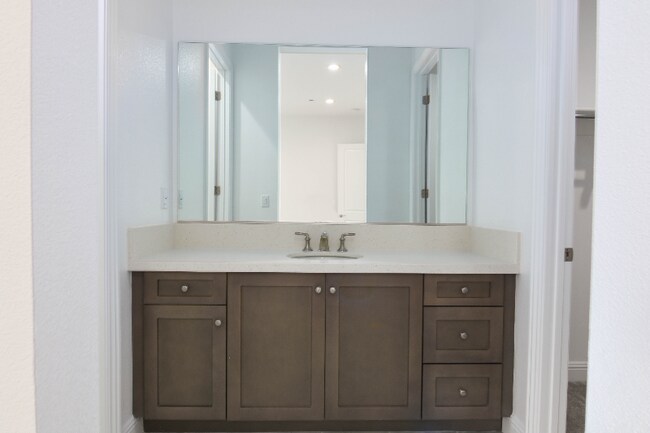 Building Photo - 20268 Albion Wy