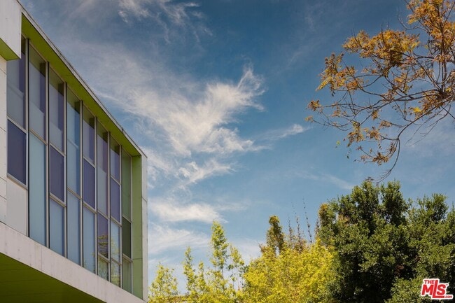 Building Photo - 825 Kings Rd