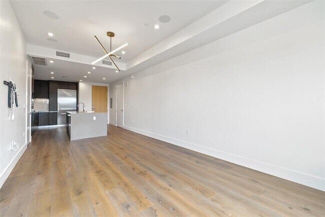 Building Photo - 501 West Ave