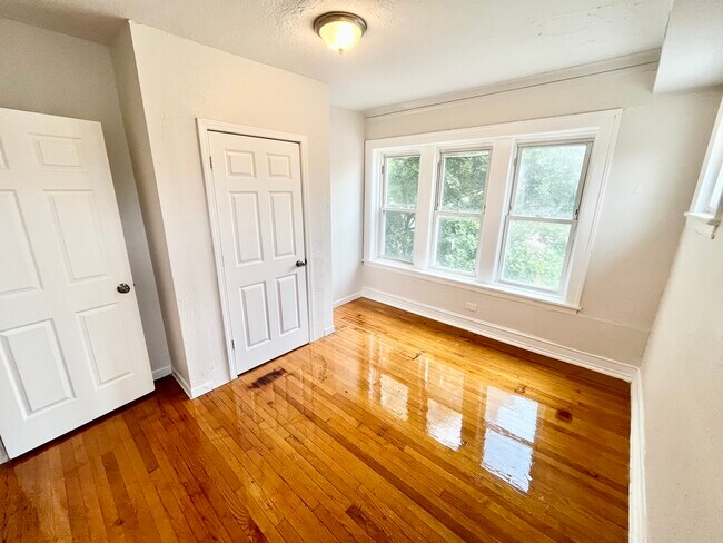 Building Photo - 4058 W Crystal St