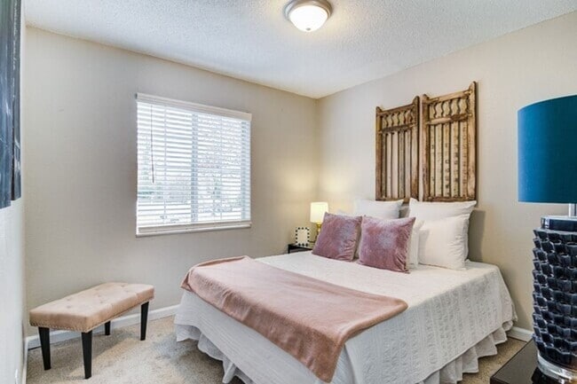 Building Photo - 2 Bedroom Availability