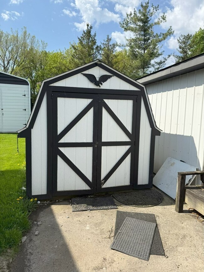Building Photo - 5545 Monticello Dr