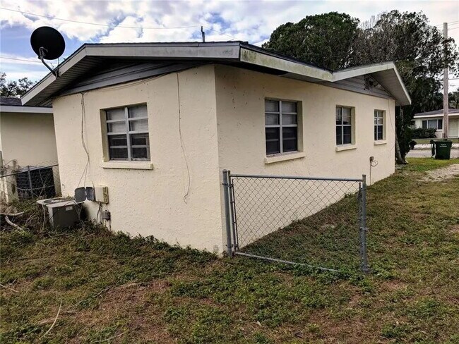 Building Photo - RENT FOR ZERO DEPOSIT MOVE IN - CLOSE TO DOWNTOWN