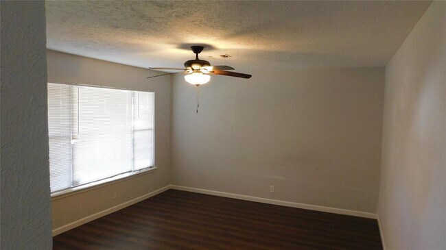 Building Photo - 2206 Silverbonnet St
