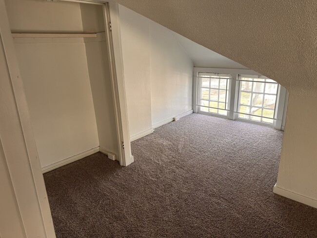 Building Photo - 2205 Cottage Grove Dr