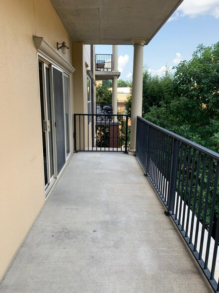 Building Photo - 200 River Vista Drive