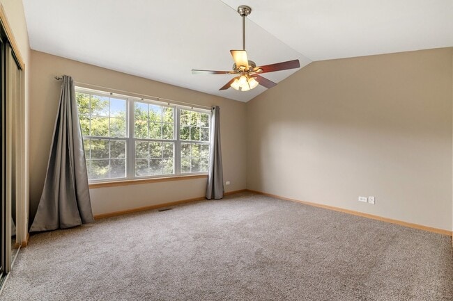 Building Photo - 2442 Oneida Ln