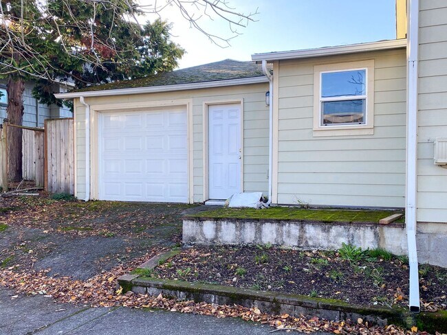 Building Photo - 8334 SE Taylor Ct