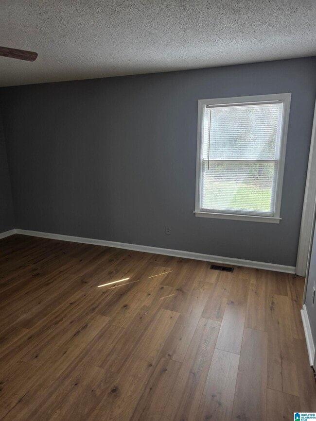 Building Photo - 529 Camellia Rd