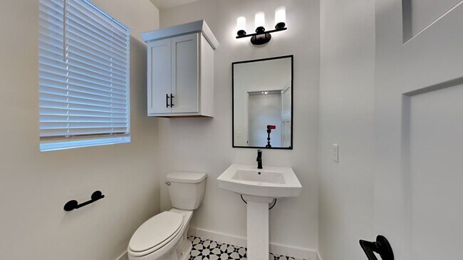 Building Photo - Luxury Modern 3 Bedroom 2.5 Bathroom Home with a Bonus Room in Deer Creek Schools (Neighborhood P...