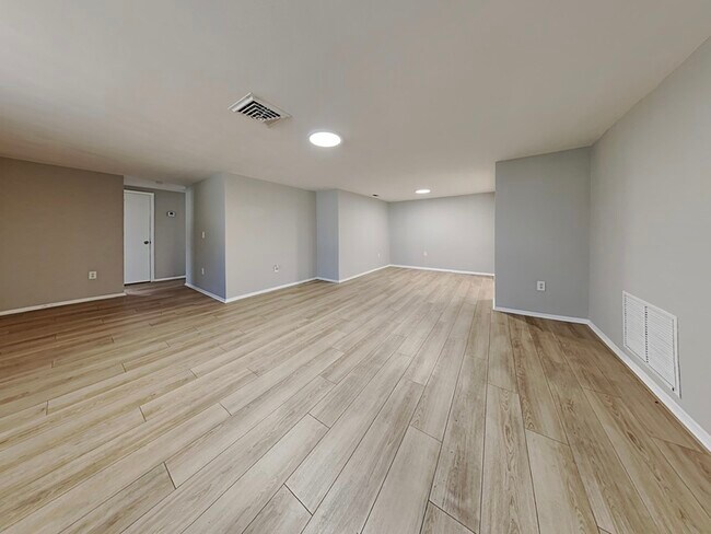 Building Photo - 6116 1st Ave