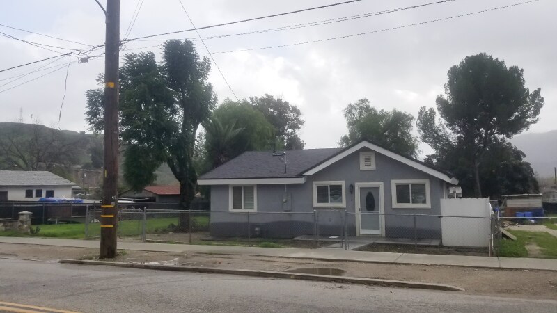 Building Photo - 812 N Main St