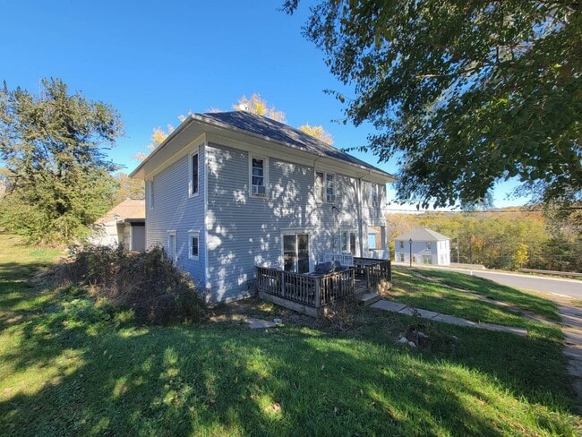 Building Photo - 1020 5th St