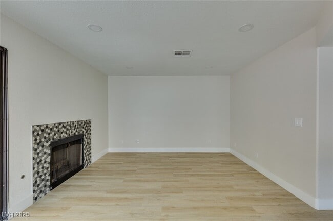 Building Photo - 2337 Chatfield Dr