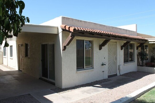 Building Photo - Awesome Mesa Location! Recker and Brown