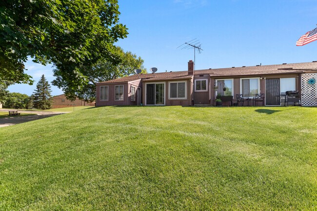Building Photo - 25352 Potomac Dr