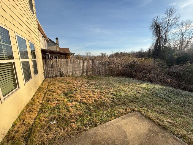 Building Photo - 1322 Ingersoll Dr