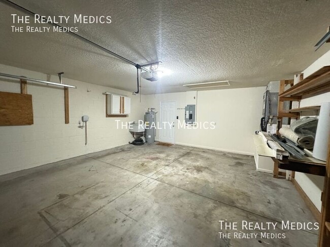 Building Photo - 2719 Crane's Cove Dr