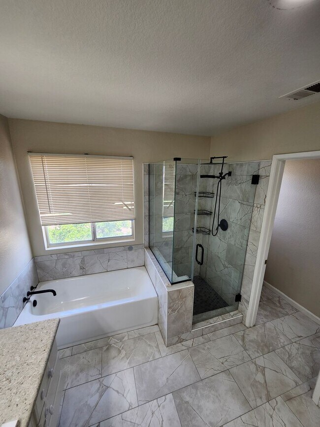 Building Photo - Beautiful 5 Bedroom House fully remodeled....