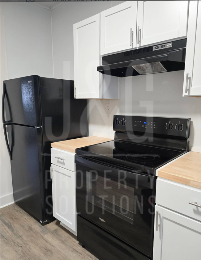 Building Photo - 3 Bedroom 1 Bath Row House