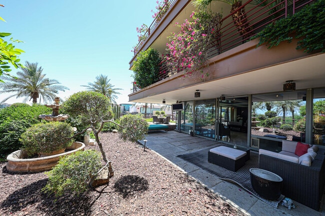 Building Photo - 7157 E Rancho Vista Dr