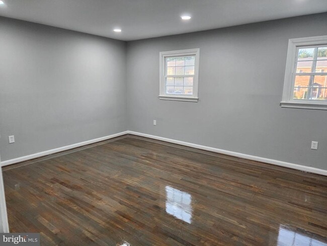 Building Photo - 14477 Village Dr