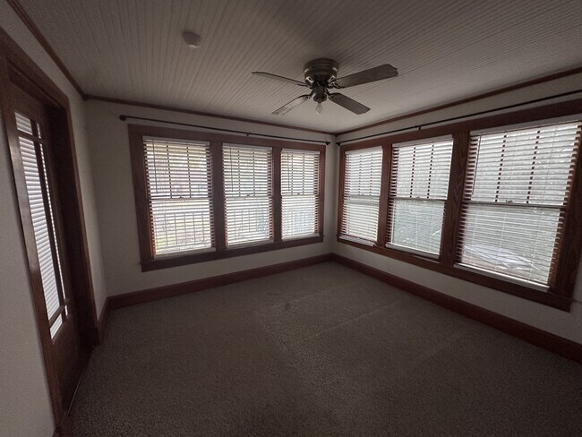 Building Photo - 215 N Washington St