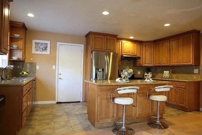 Building Photo - Charming 3-Bed, 2-Bath Home in Santa Clara
