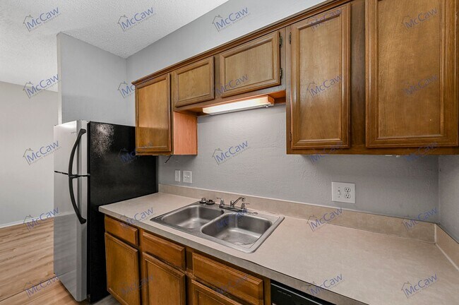 Building Photo - Adorable 1/1 Condo in Dallas! (75231)