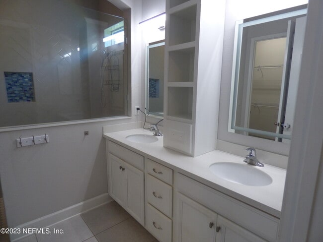 Building Photo - 92 Archwood Dr