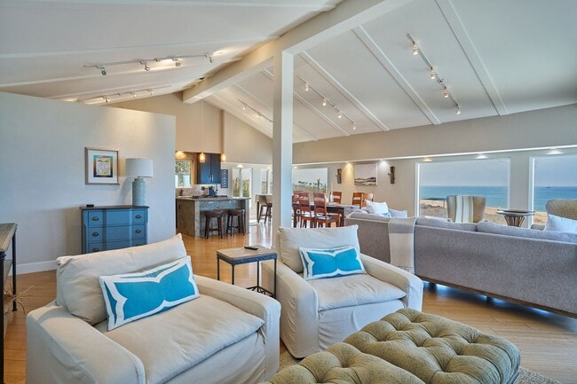 Building Photo - Pacific Ocean Views