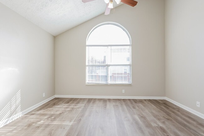 Building Photo - 3521 Glenfalls Dr