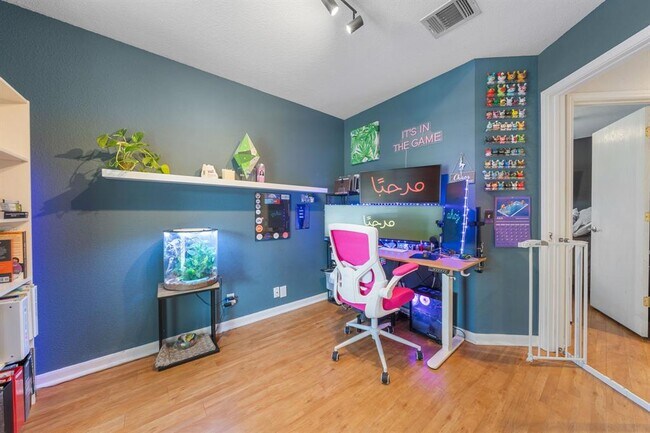 Building Photo - 301 Zebra Dr