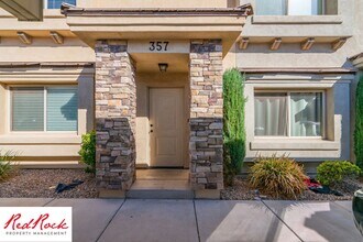 Building Photo - Conveniently located 3 Bedroom Townhome