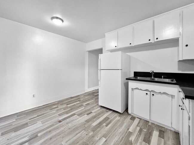 Building Photo - 2BR/1BA House w/ Fenced Yard + Garage In Carmichael