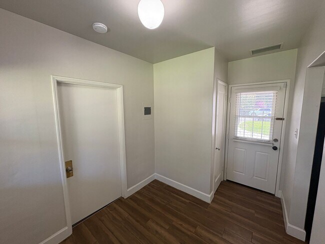 Building Photo - Charming home located in Beverly Glenn Rent Ready!