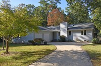 Building Photo - Charming Home in Oriental