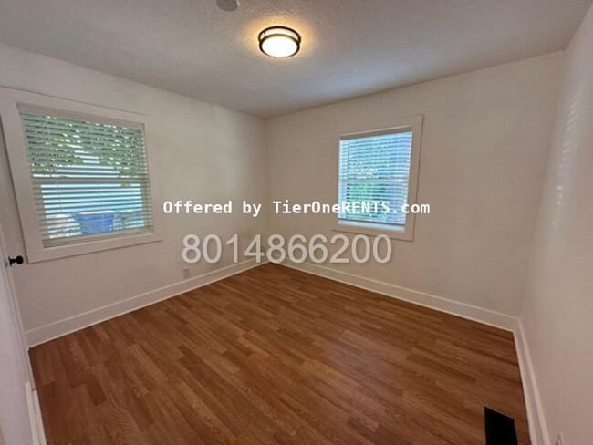 Building Photo - No deposit option for qualified renters