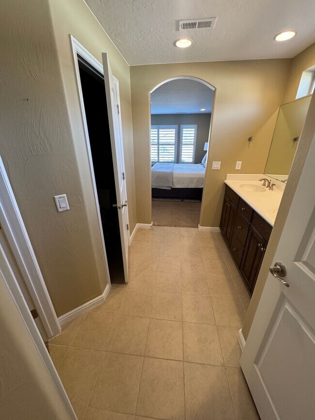 Building Photo - Beautiful 2 Bed / 2 Bath Home in Sun River...