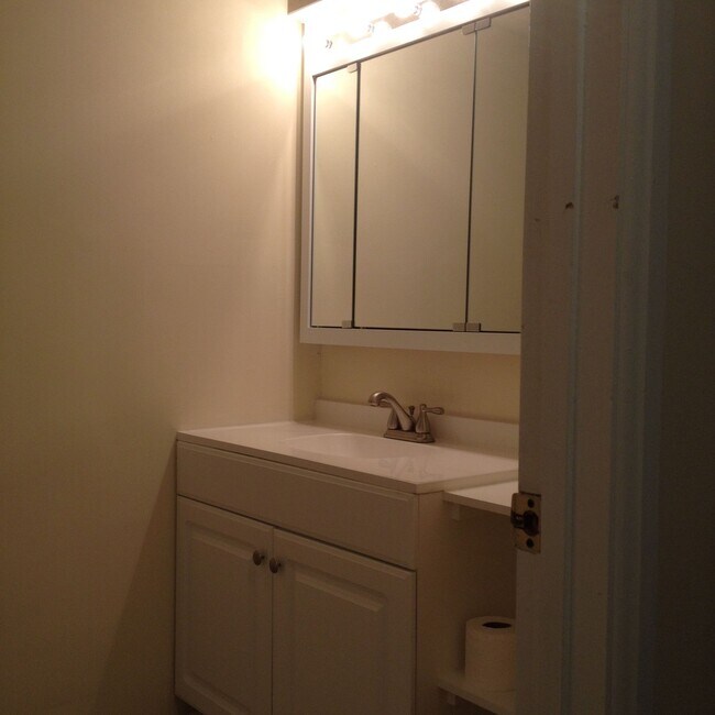 Building Photo - Great 1BR/1BA Unit in Turtle Creek