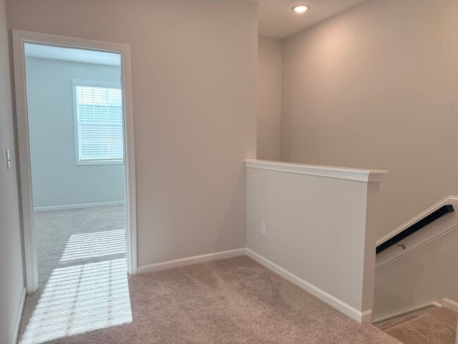 Building Photo - AMAZING Residence, Near Educational Facilities, With Wonderful Amenities!